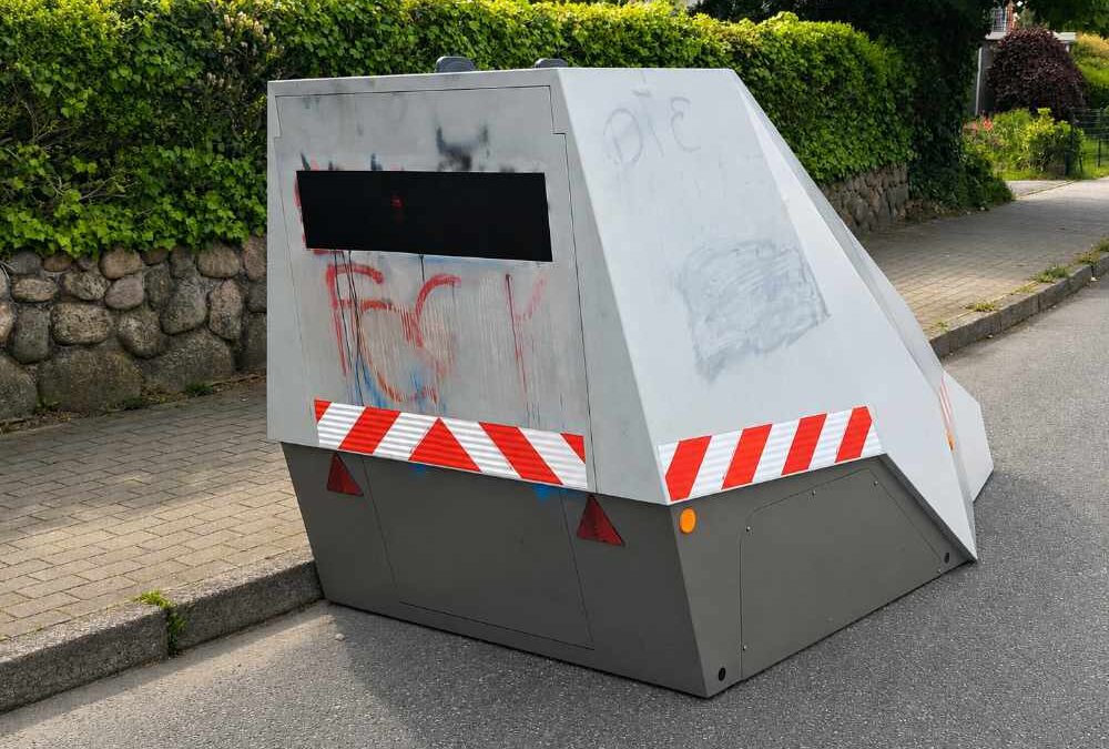 Enforcement Trailer in Flensburg: Geschwindigkeitsmessung mit Vitronic POLISCAN Speed